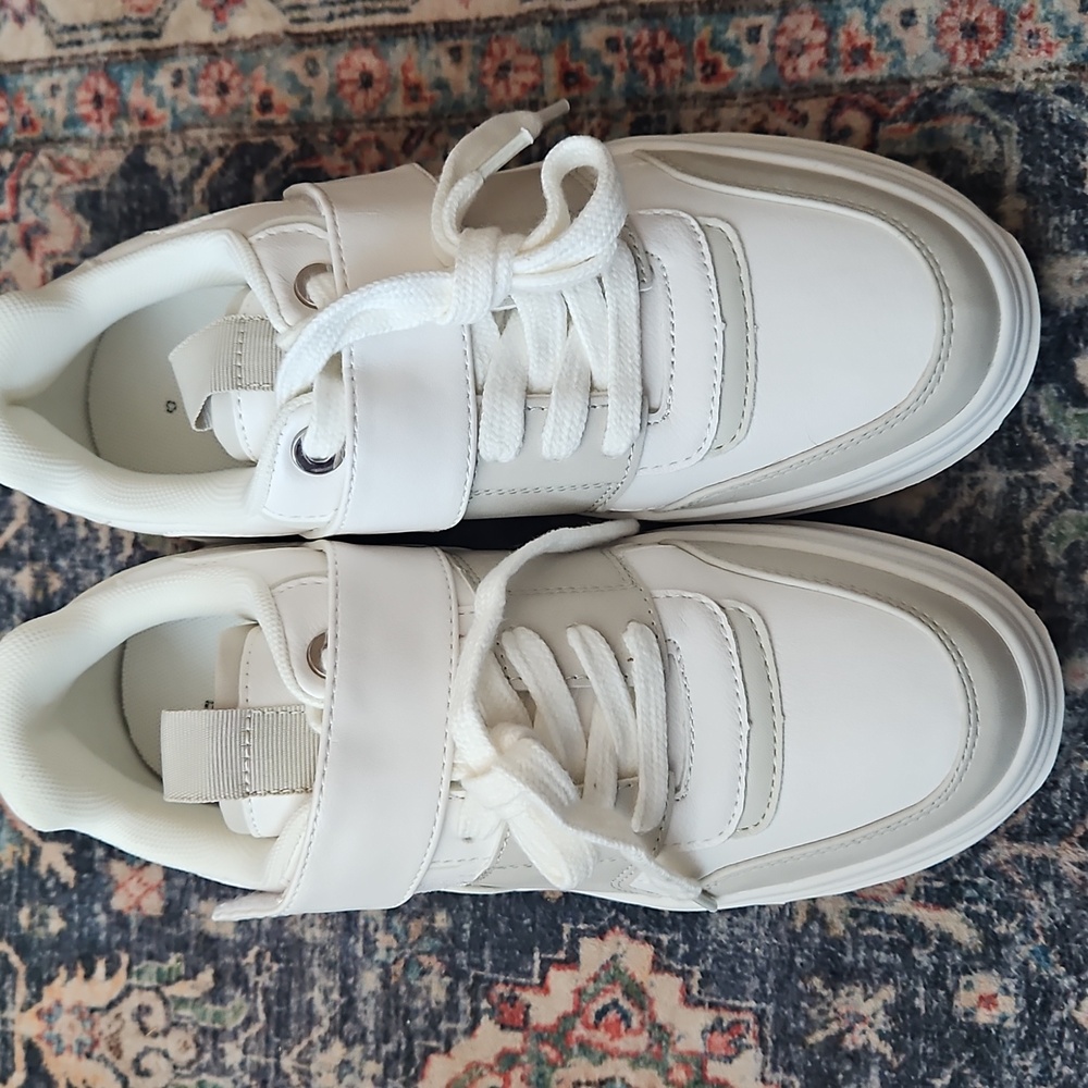 Also SZ 8  Tan/White Sneakers NWT